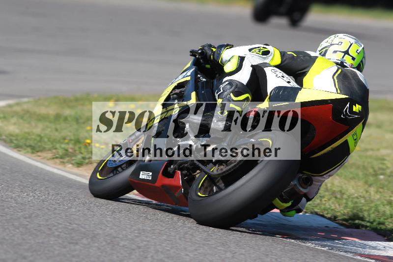 /Archiv-2022/07 16.04.2022 Speer Racing ADR/Gruppe gelb/backside